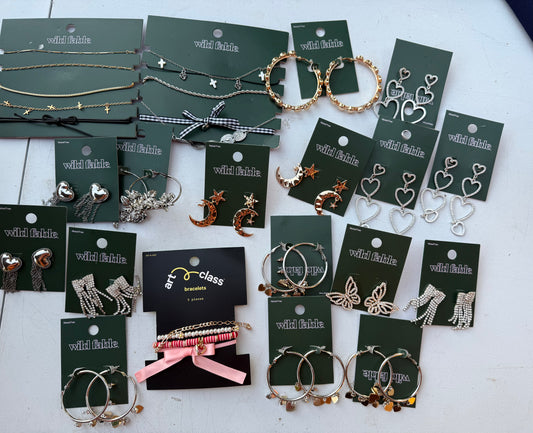 Lot  jewelry Wild Fable  Target Necklace Earrings, Hoops, Heart￼